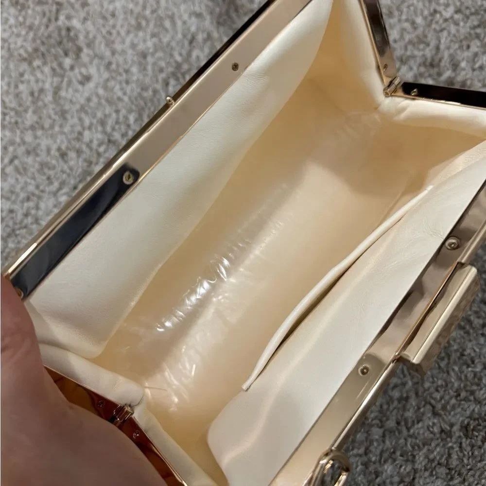Ivory Pebble Leather Handmade Asymmetrical Ruffles Metal Frame Clutch/Crossbaody - Picture 14 of 16